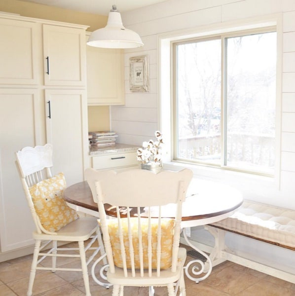 WHITE-ROOM
